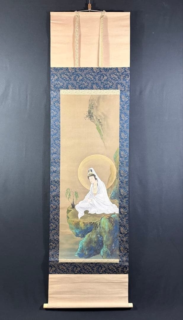 Maekawa Soju Kannon Buddhist Japanese Hanging Scroll Hand Painted Silk Kakejiku