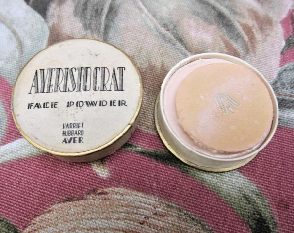 VTG Harriet Hubbard Ayer Averistocrat Face Powder – Unused “Sun Rose” w/Puff