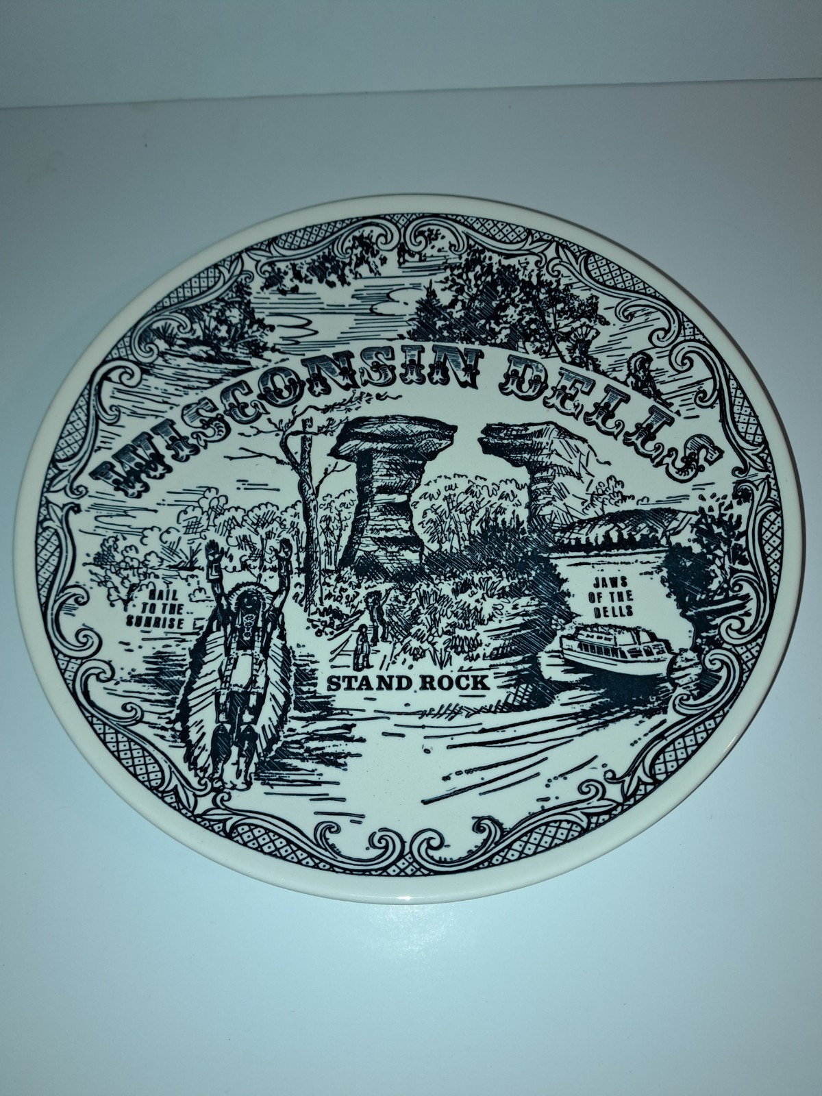 Wisconsin Dells Souvenir Plate 10” Ironstone Spin Original Made In USA