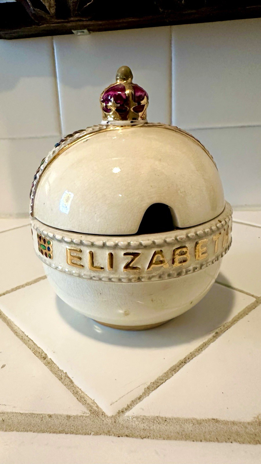 Wedgwood Queen Elizabeth II Coronation 1953 England Round Ceramic Trinket Box Wedgwood Queen Elizabeth II Coronation 1953 England Round Ceramic Trinket Box