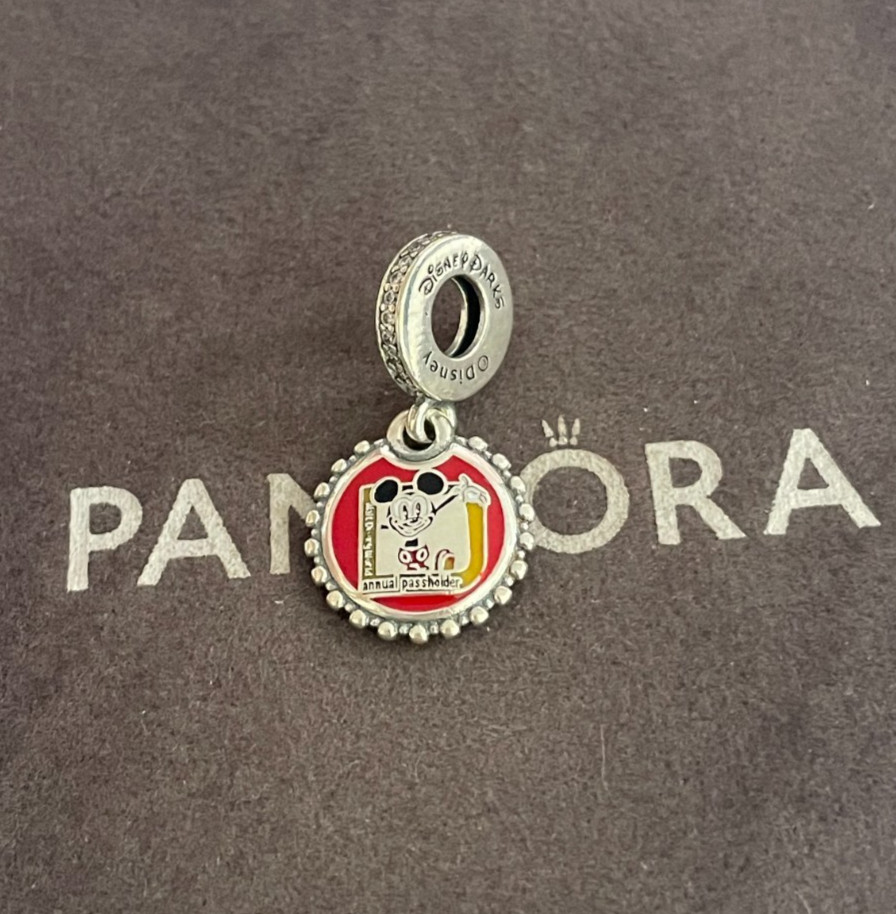 Disney Walt Disney World Annual Passholder Mickey 2023 Dangle Charm Bead