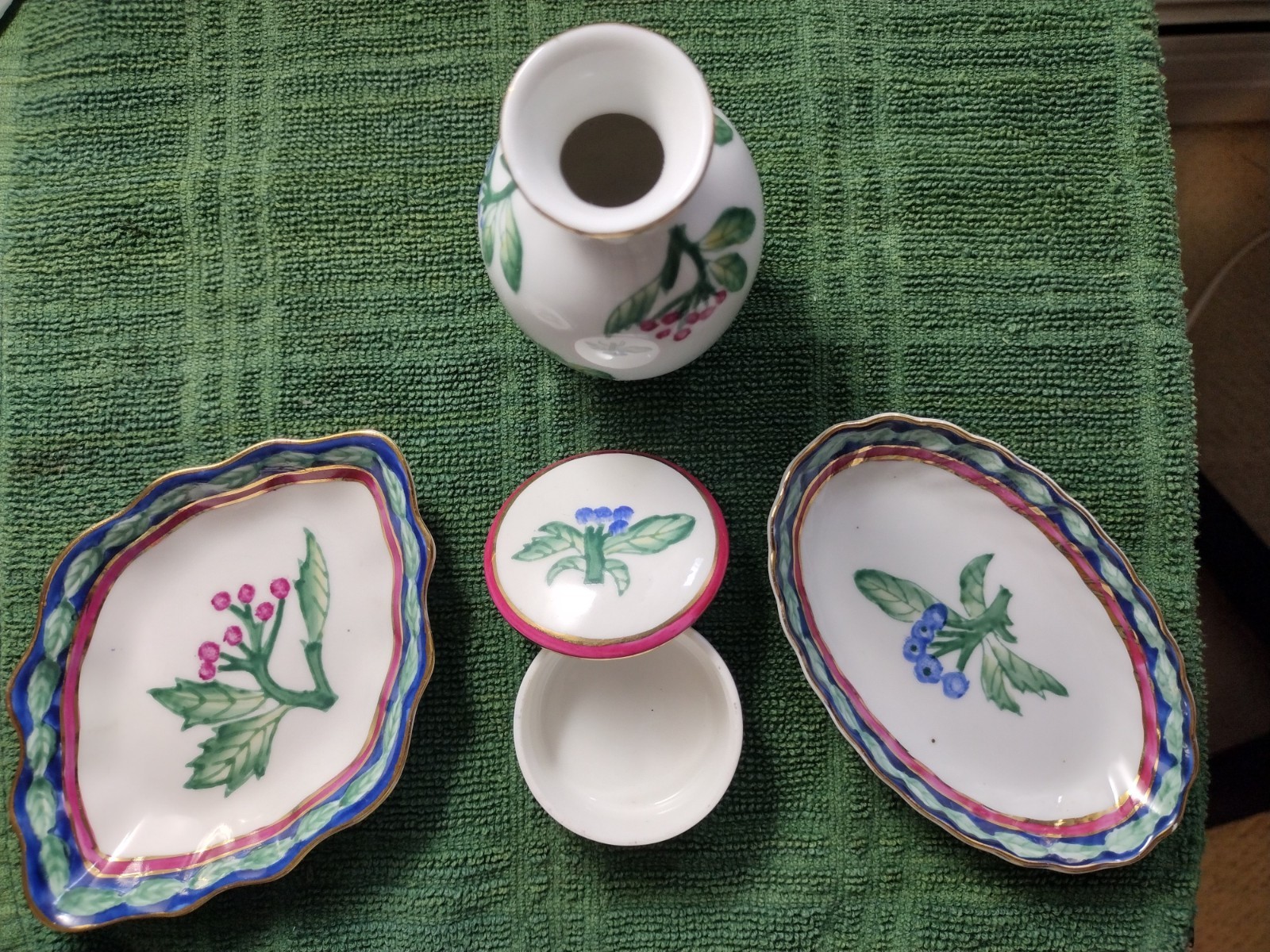 1998 National Wildlife Federation Trinket Porcelain Set: flower vase, mini trays