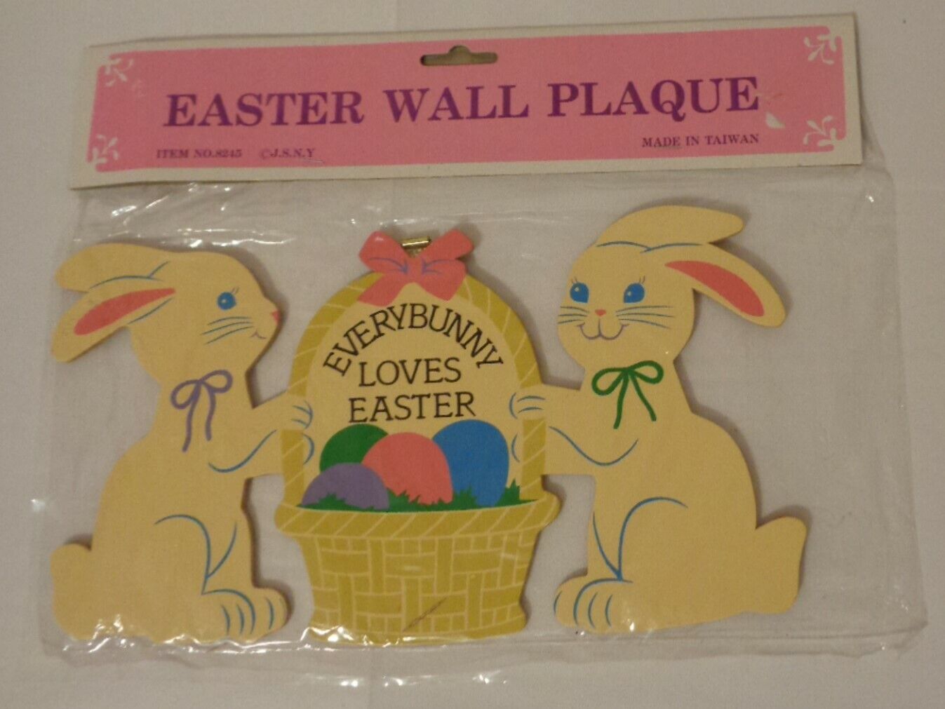 VINTAGE EASTER WALL PLAQUE WOODEN EVERYBUNNY LOVES NIP JSNY BUNNY RABBIT BASKET