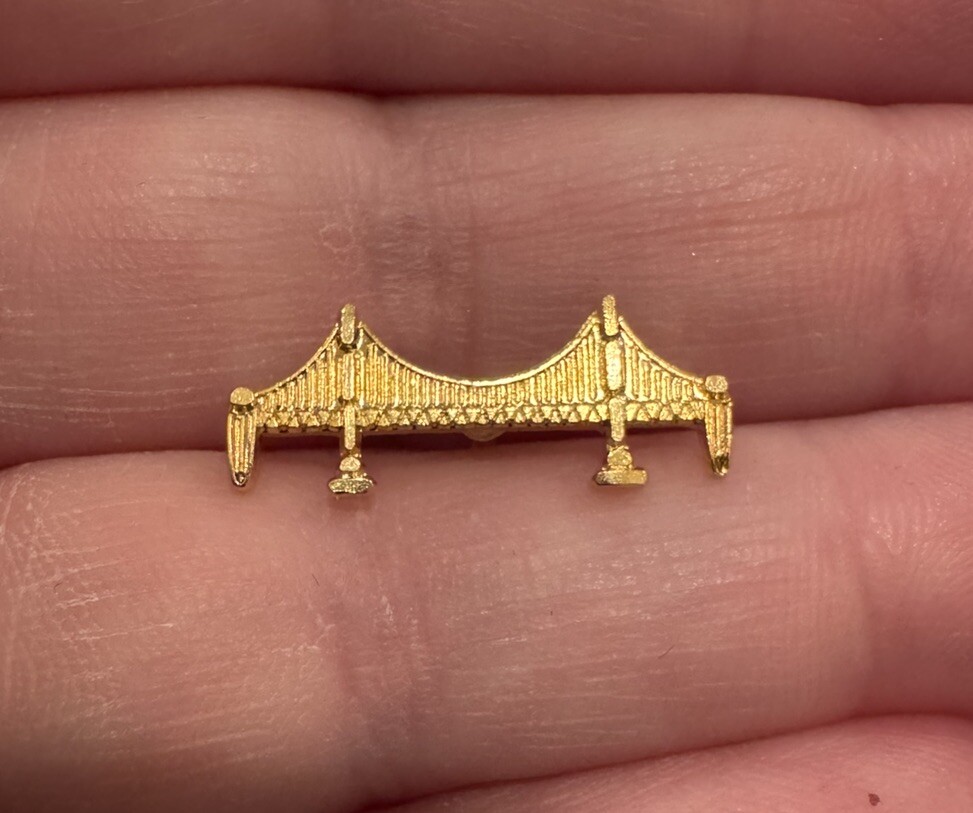 Vintage Golden Gate Bridge San Francisco California Gold-Tone Lapel Pin Tie Tack