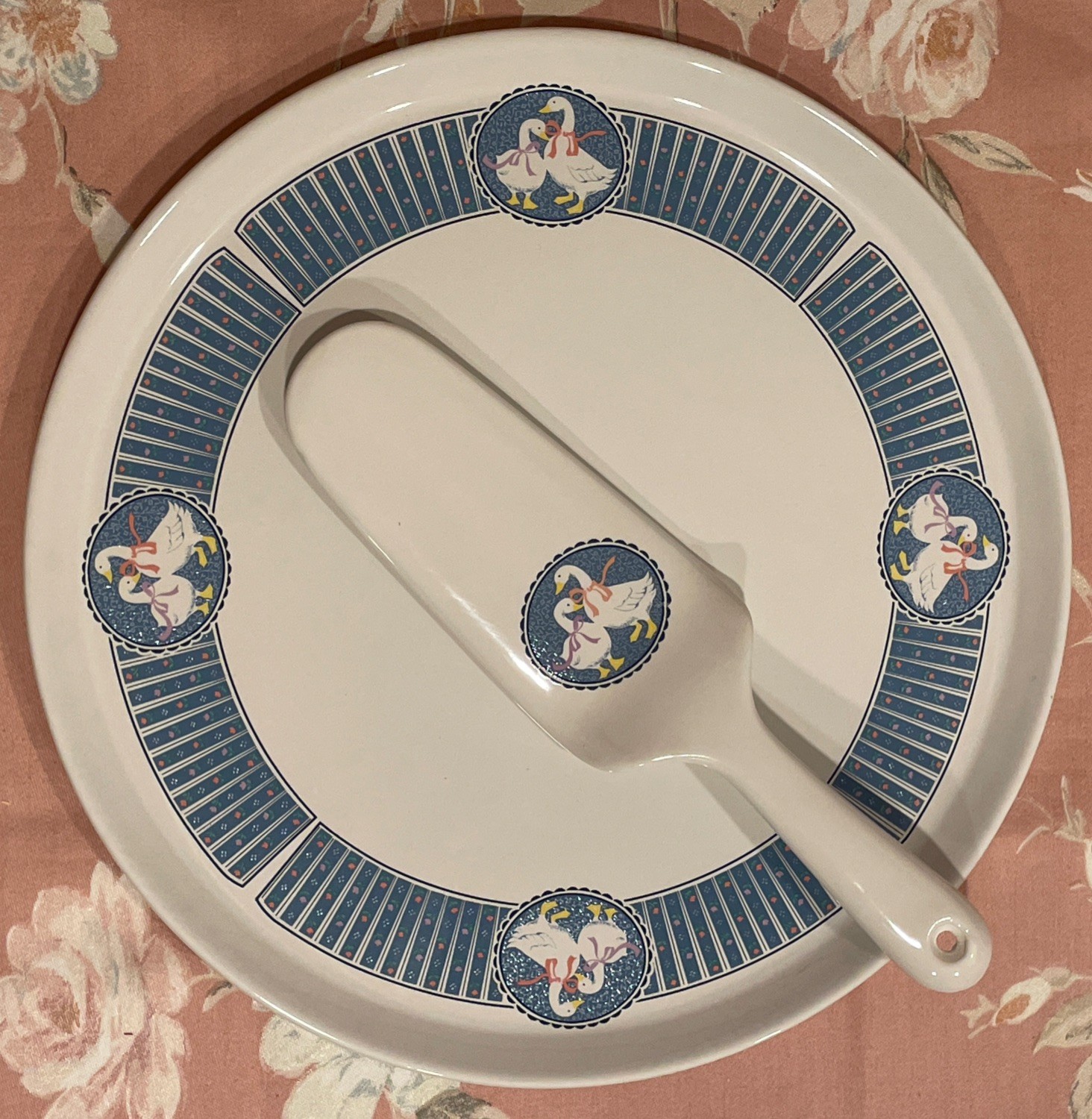 Vtg Country Geese w/Ribbons Hostess Pie Cake Plate & Server Farmhouse Cottage Vtg Country Geese w/Ribbons Hostess Pie Cake Plate & Server Farmhouse Cottage