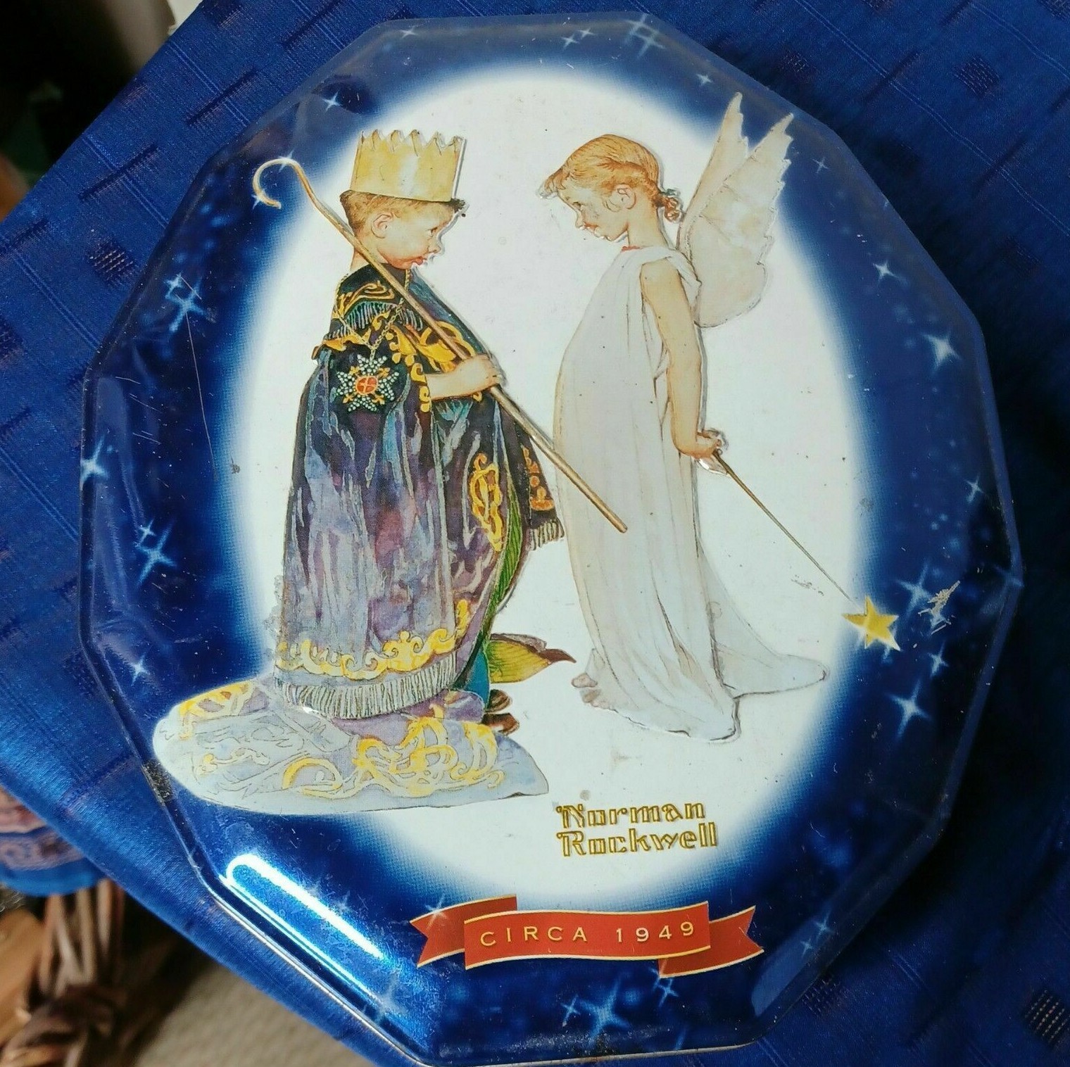 Snickers Norman Rockwell Cir 1949 Limited Edition Christmas Collectible Tin 2002