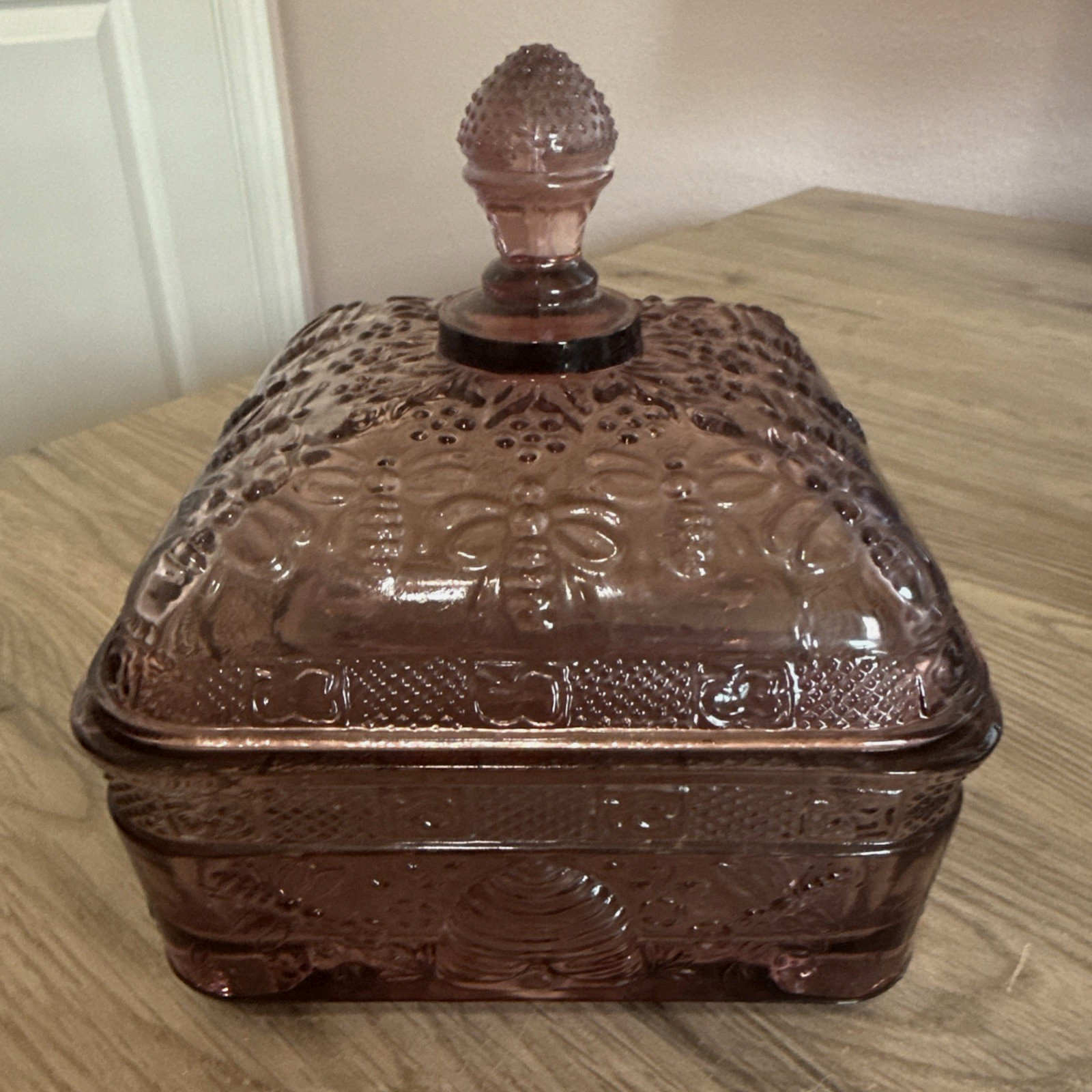Vintage Tiara Indiana Glass Amethyst Plum Honey Bee Box Lidded Dish UV GLOW