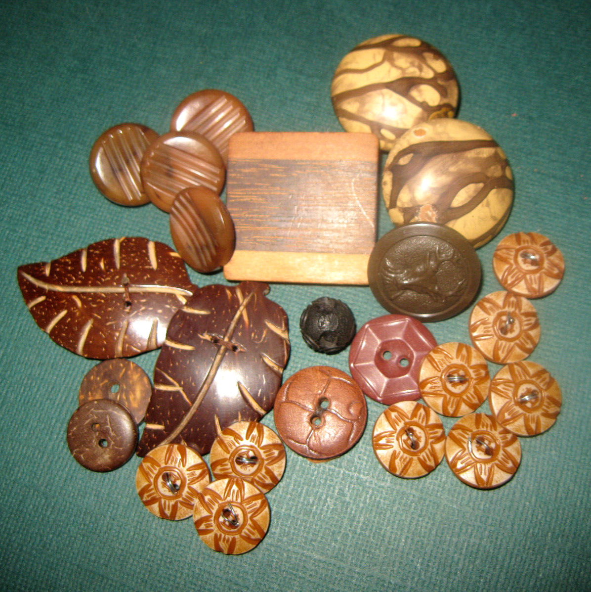 24 Vintage Brown Buttons Wood,Coconut Shell,Leather,Plastic (Leaves,Deer,Flwrs)