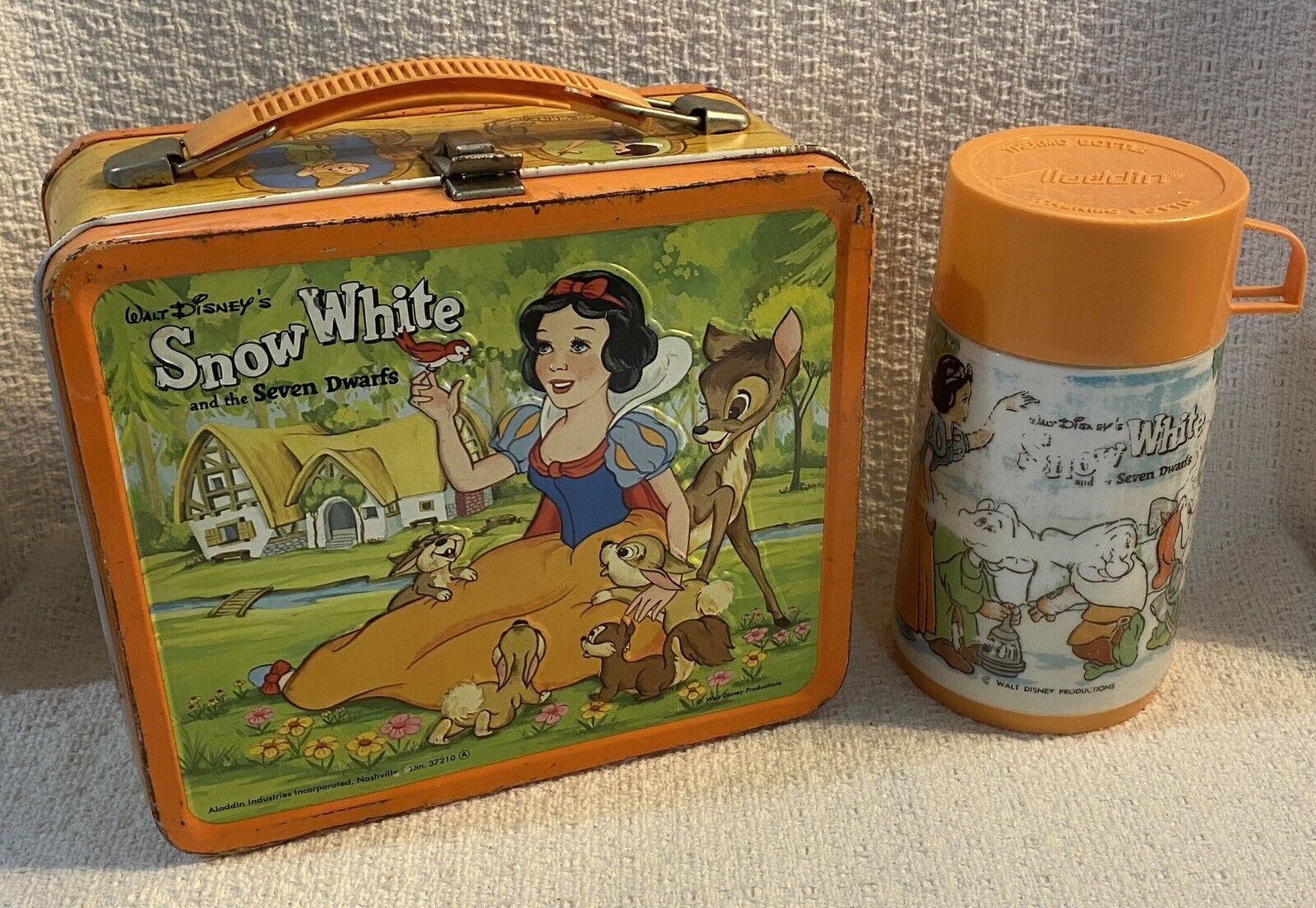 Vintage WALT DISNEY\'S Snow White and the Seven Dwarfs Metal Lunchbox & Thermos