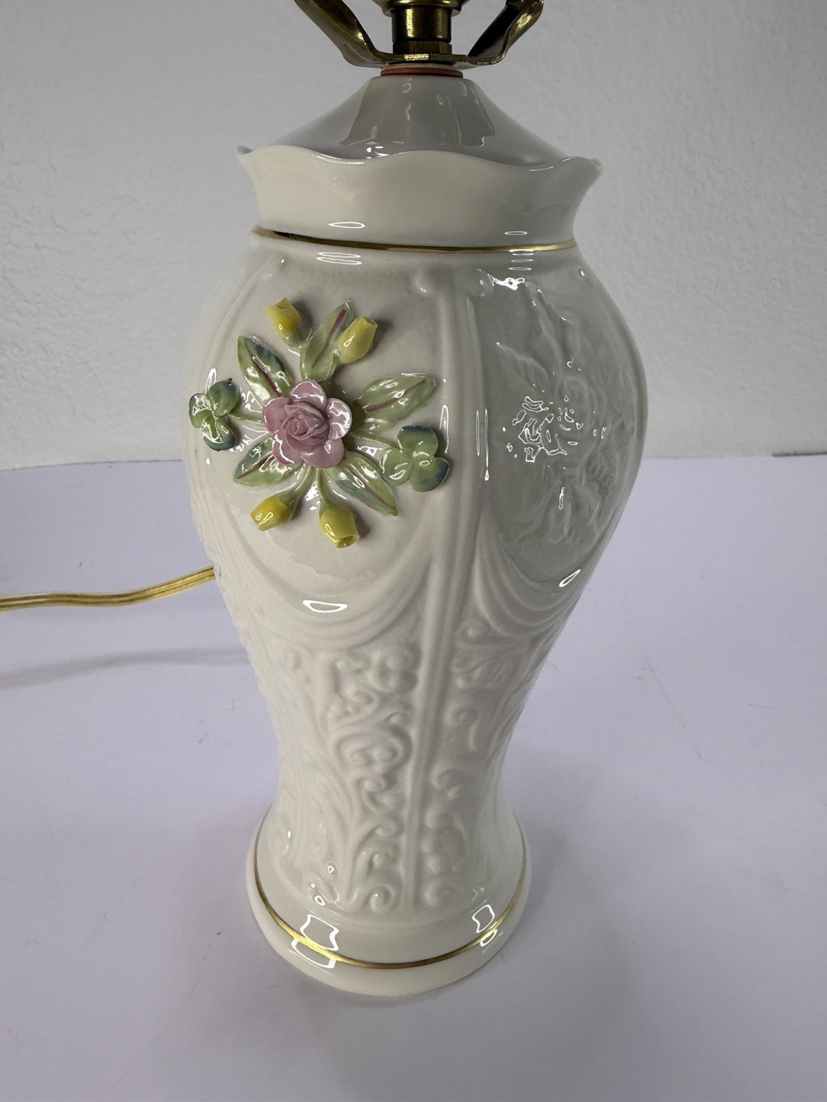 Vintage Belleek Ireland Porcelain Table Lamp Applied Rose Floral 19\