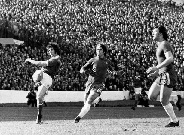 Chelsea player Webb Queens Park Rangers player Thomas action as Ch- Old Photo