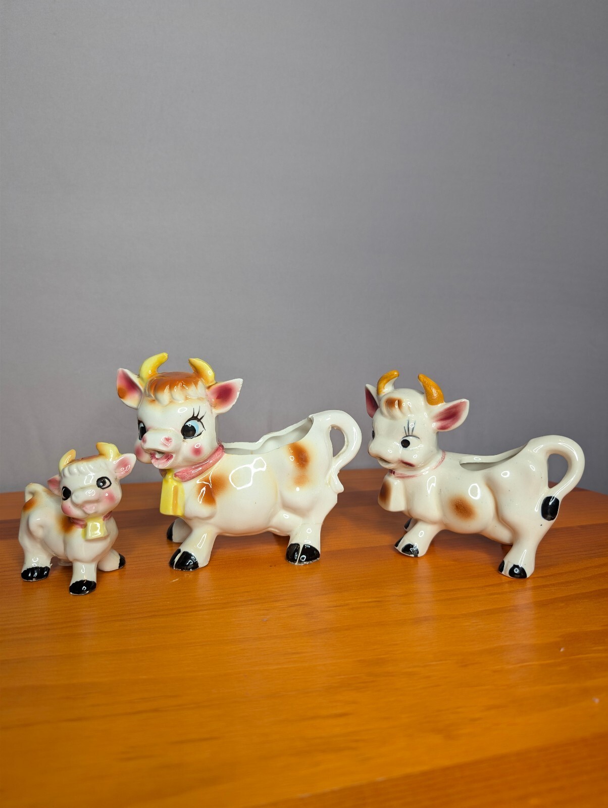 Vintage Japan Ceramic Cow Set 3 Pc Creamers Salt Shaker Elsie Style White Vintage Japan Ceramic Cow Set 3 Pc Creamers Salt Shaker Elsie Style White