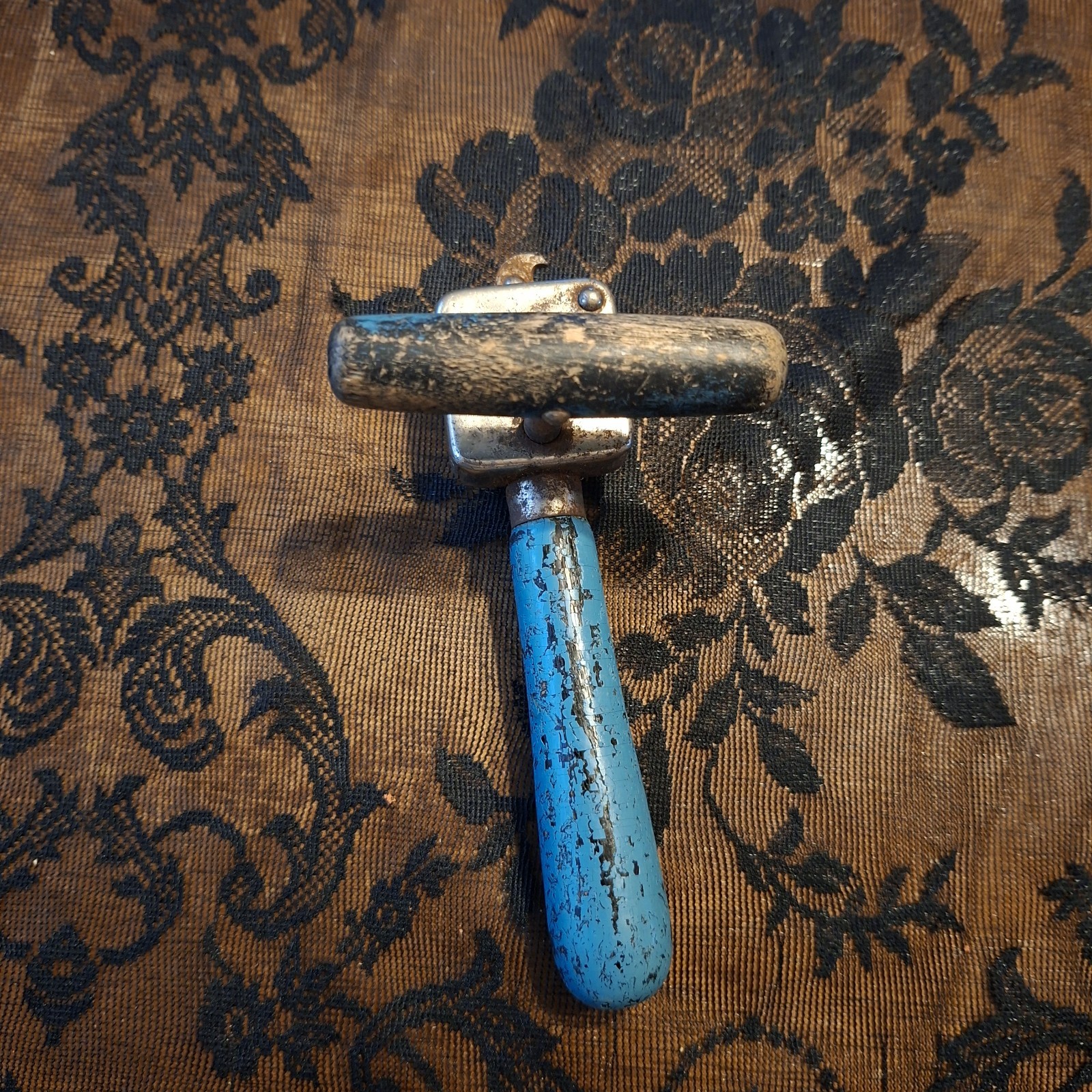 Vintage 40s Edlund Junior No. 5 Can Opener Blue Wood Handles USA Made