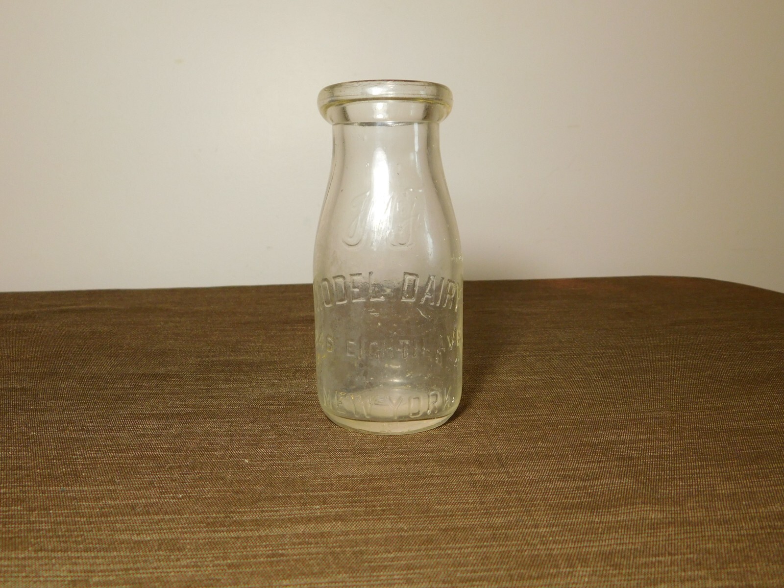 VINTAGE 1928 MODEL DAIRY NEW YORK HALF PINT MILK BOTTLE