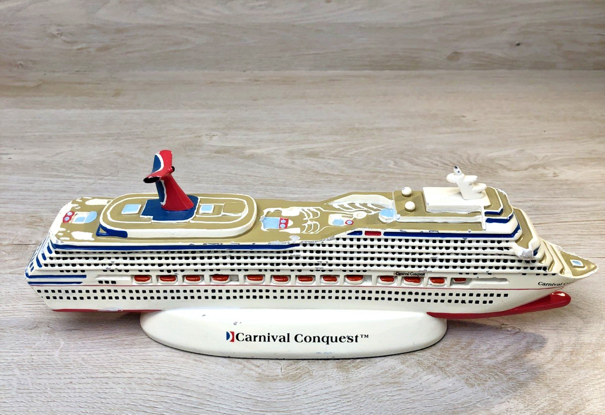 Carnival CONQUEST Cruise Ship 10\