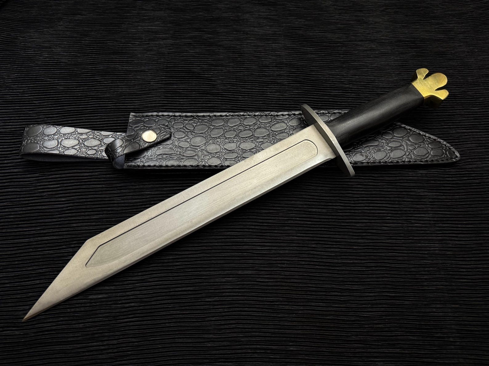 Handmade Uhtred's Wasp Sting Knife The Last Kingdom Replica Bowie Knife Gift Handmade Uhtred's Wasp Sting Knife The Last Kingdom Replica Bowie Knife Gift