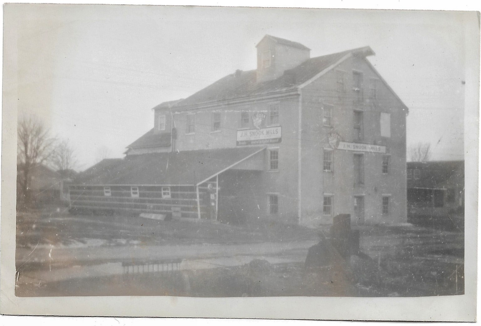 MIFFLINBURG PENNSYLVANIA Vintage Photo Snook\'s Mills Grain Feed Glidden Paint