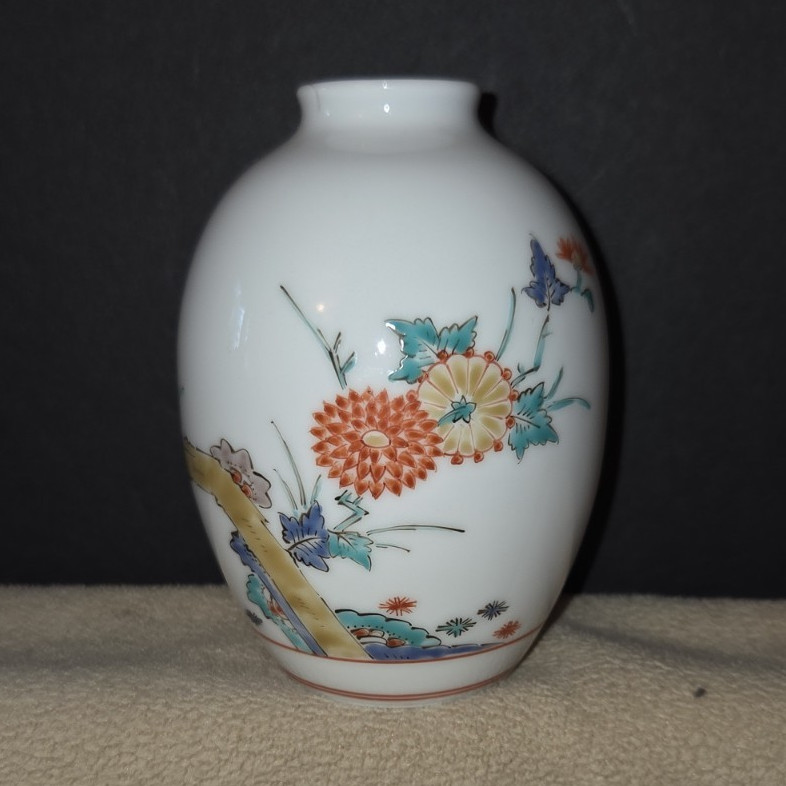 Sakaida Kakiemon Japanese Arita Ware Porcelain Bird Flower Vase 4.5” Signed