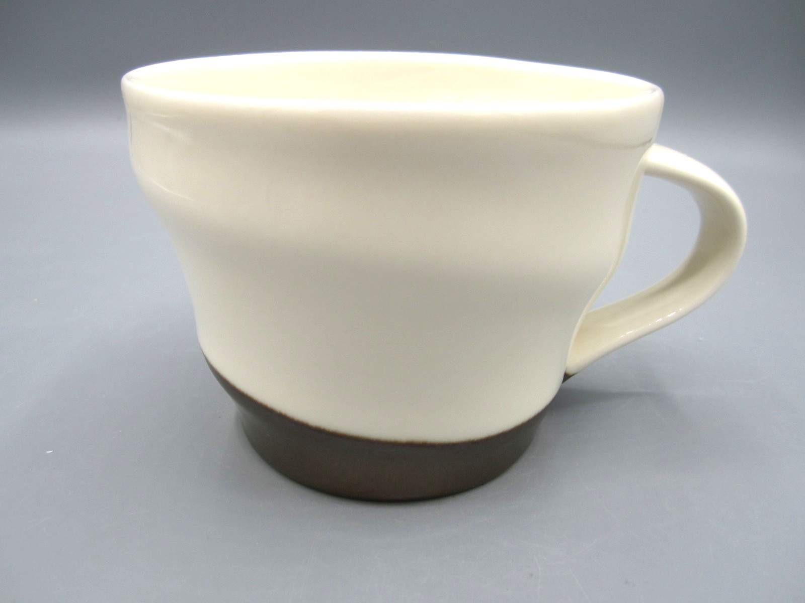 Starbucks Off-white Swirl Design Logo on Copper Bottom Tea Coffee Mug 12 oz (09) Starbucks Off-white Swirl Design Logo on Copper Bottom Tea Coffee Mug 12 oz (09)