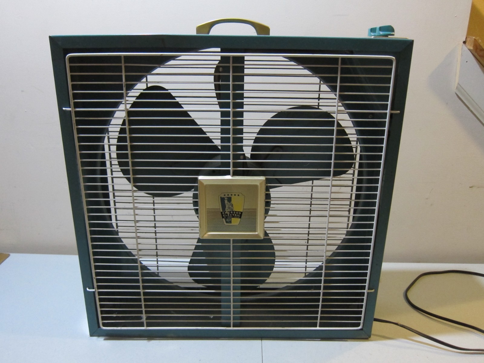 MCM Vintage Emerson 746310-AW Aqua Electric Box Fan 2 Speed 22