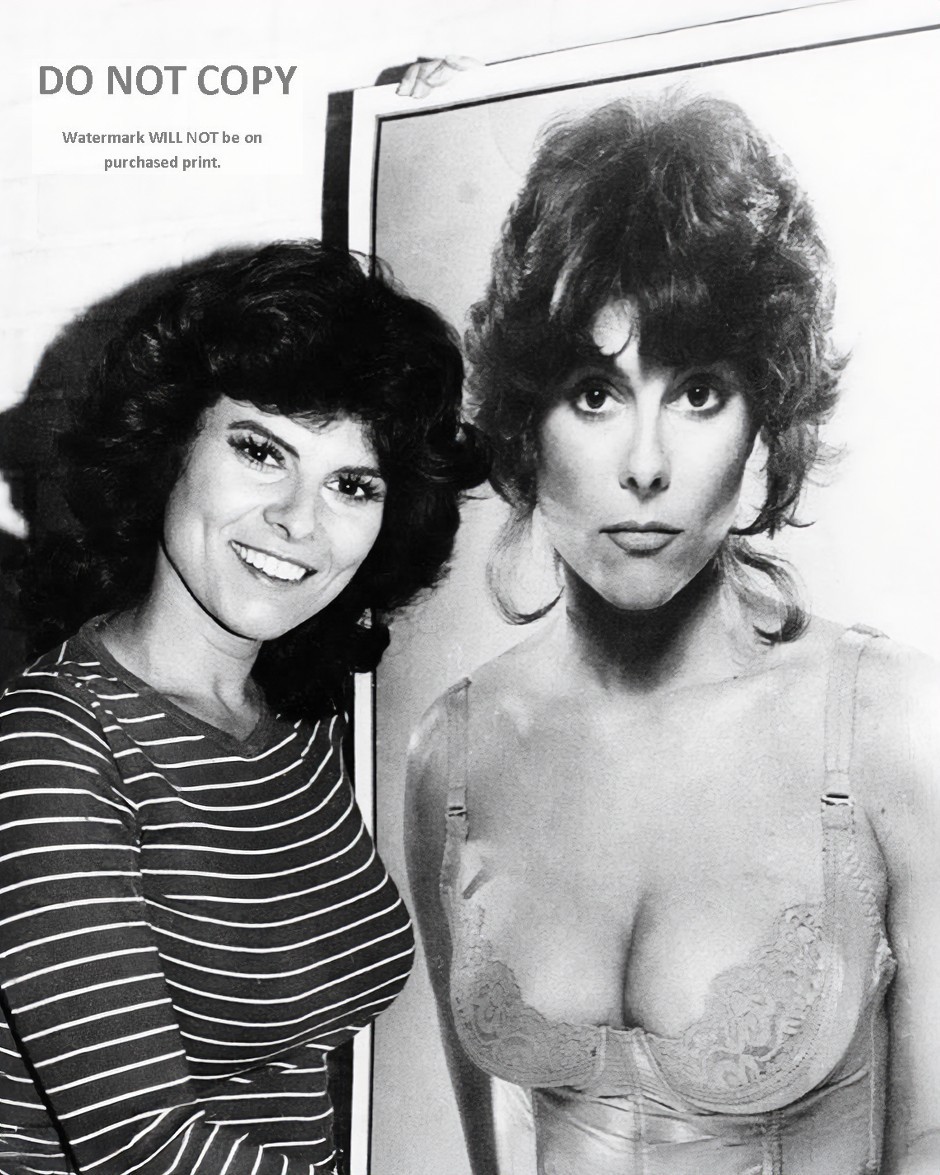 ACTRESS ADRIENNE BARBEAU PIN UP - 8X10 PUBLICITY PHOTO (MW-258)