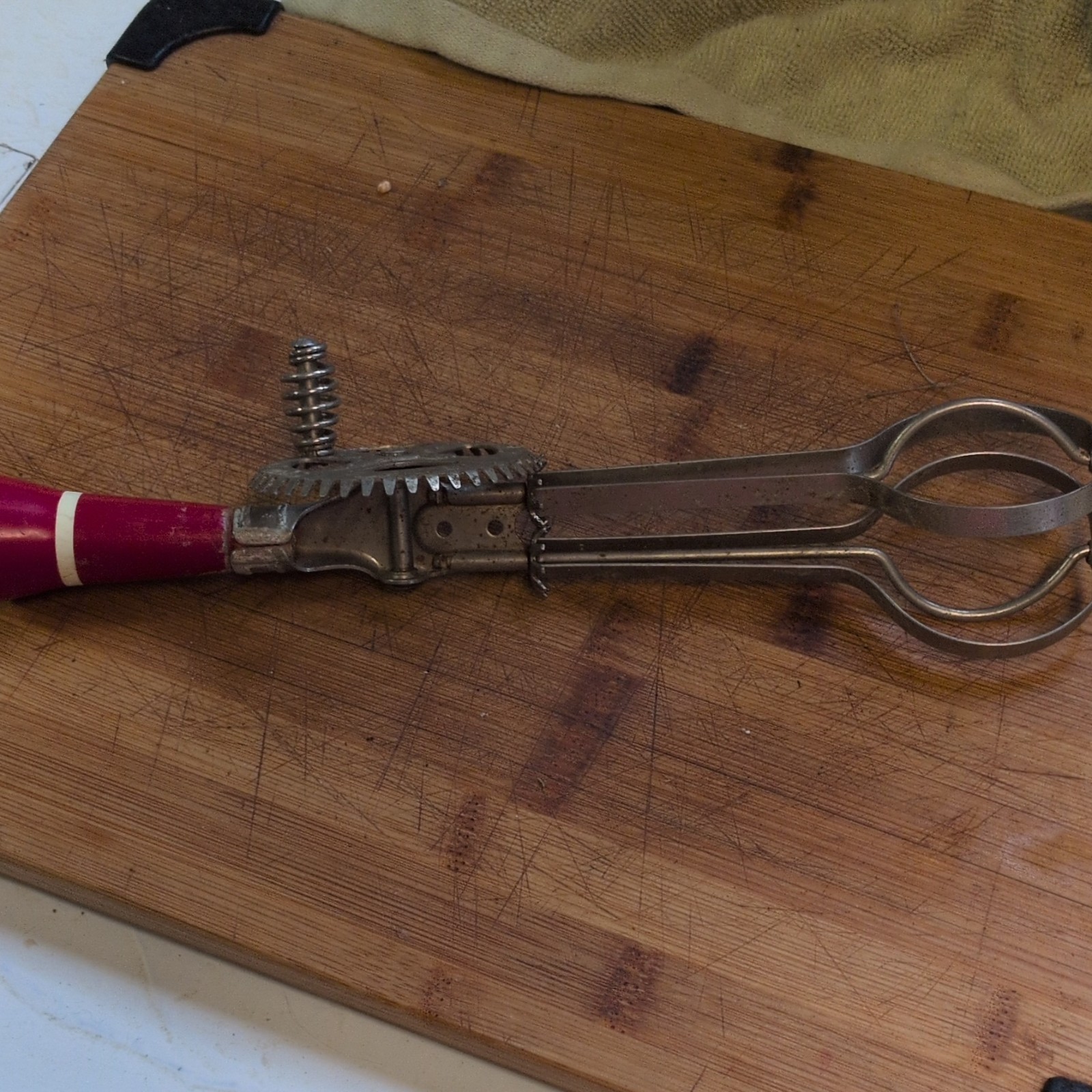 vintage A&J manual rotary egg beater manufactured between the 1920s and 1940s.