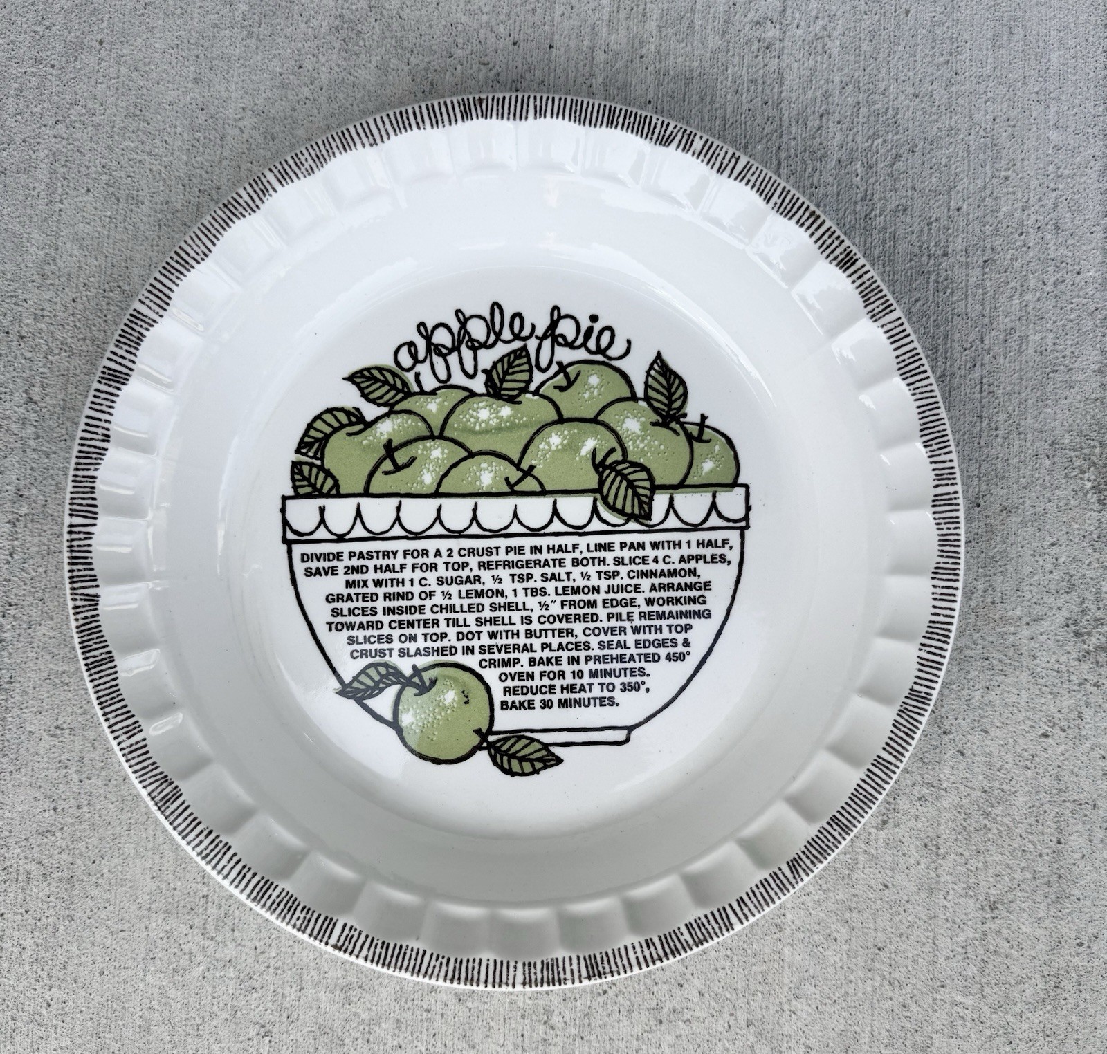 VINTAGE Royal China By Jeannette 11” Green Apple Dish Pie Plate Recipe