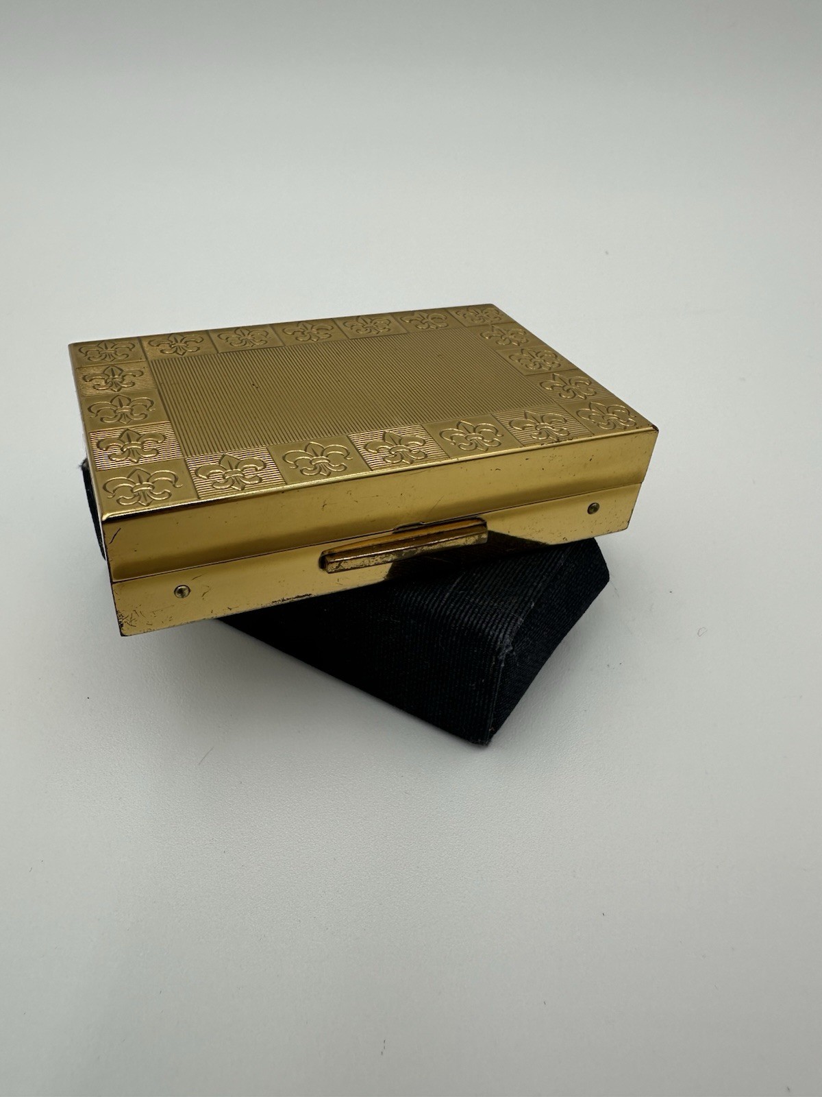 Vintage American Beauty Compact With Music Box, Made in USA Elgin Gold tone