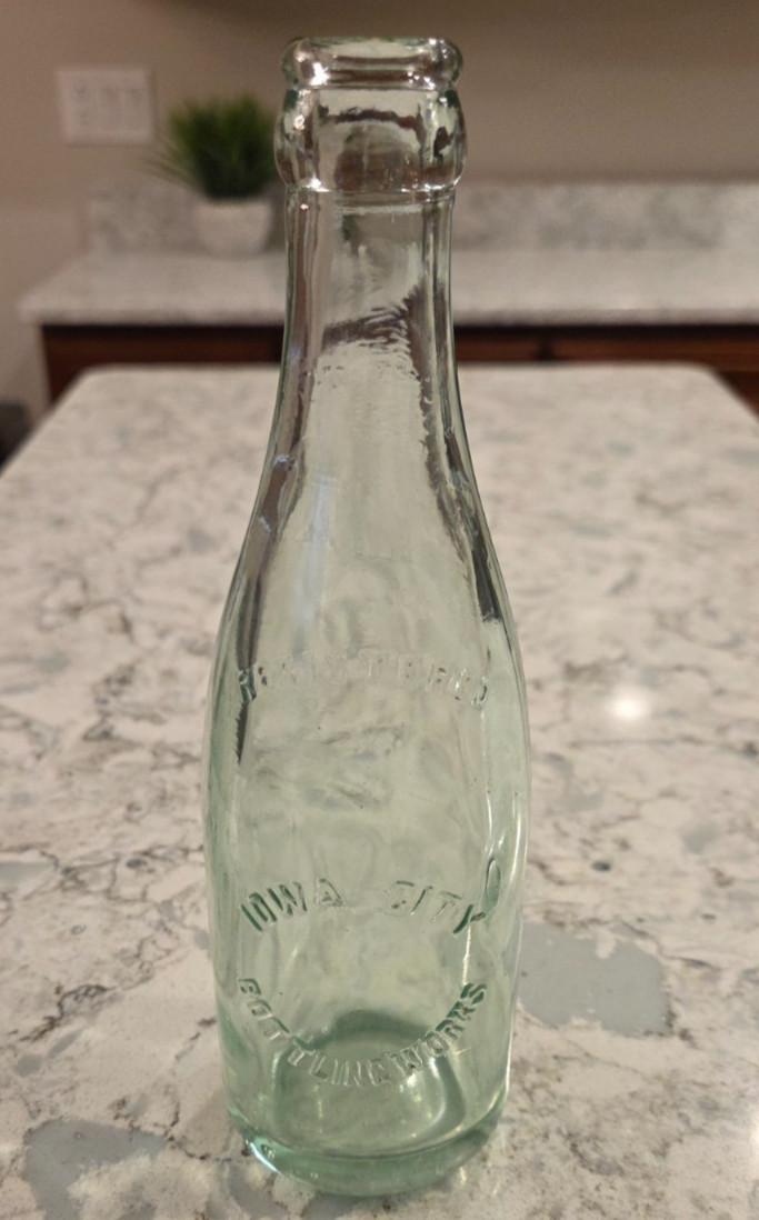 Vintage Iowa City Bottling Works Soda Pop Bottle Green 7.5oz RARE GREAT Conditio