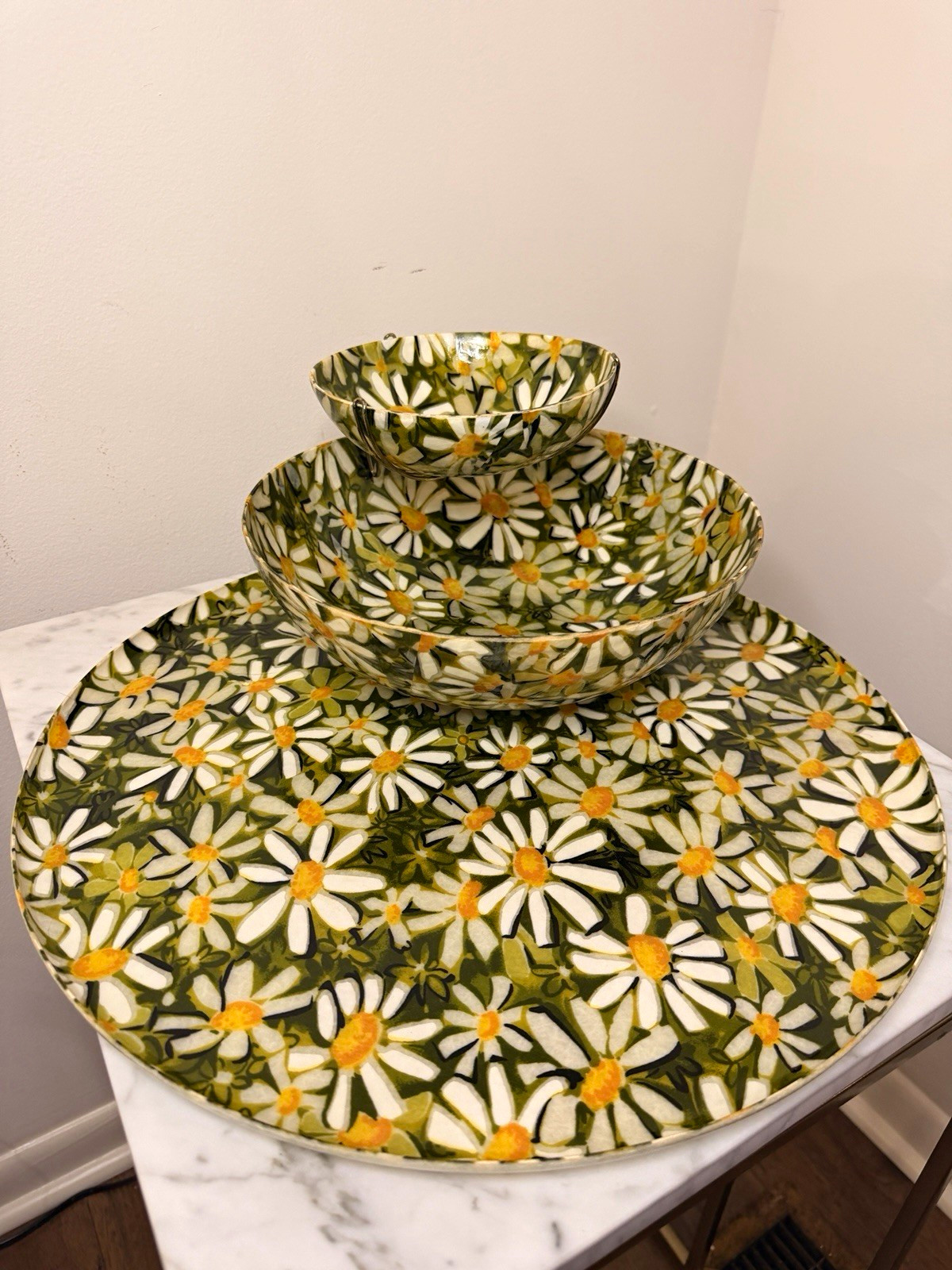Vtg MCM Flower Power Daisy Fiberglass Chip & Dip Set w/ 17” Platter Tray Vtg MCM Flower Power Daisy Fiberglass Chip & Dip Set w/ 17” Platter Tray