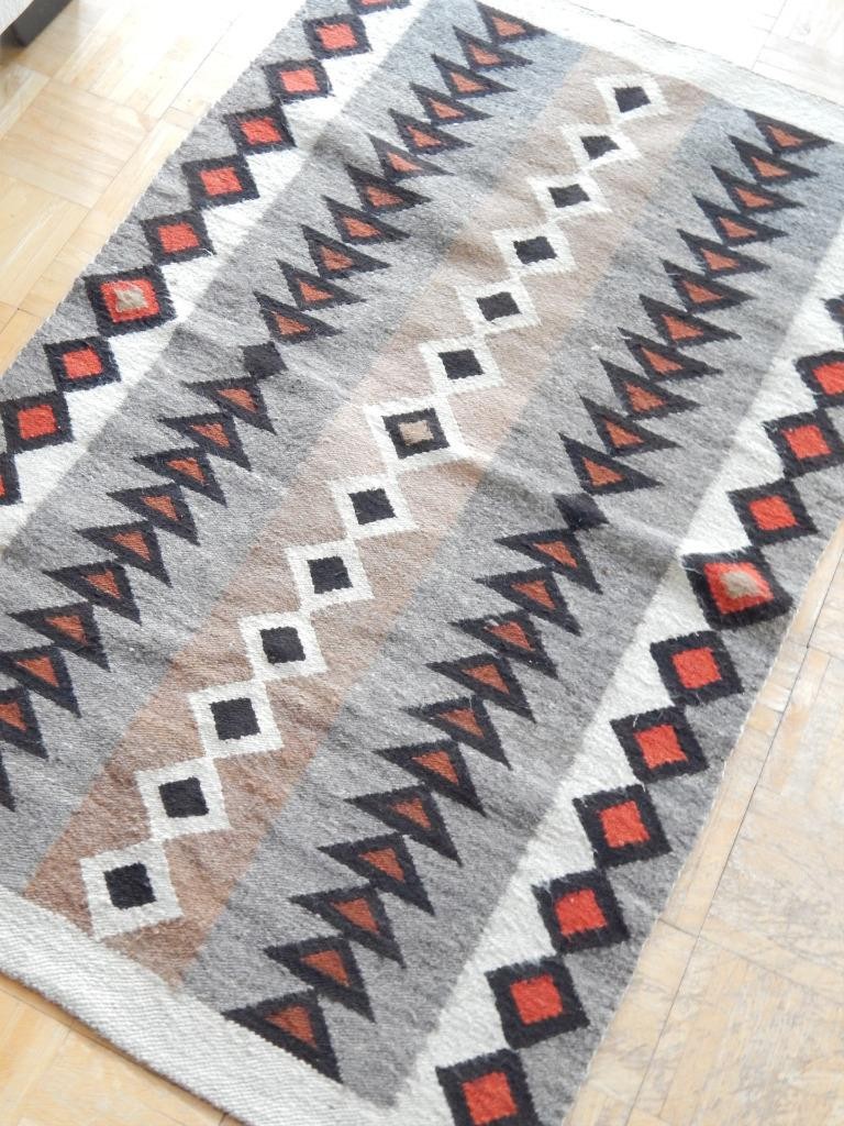 LARGE CLASSIC VINTAGE CRYSTAL TRADING POST NAVAJO INDIAN RUG - 33 1/2 x 50\