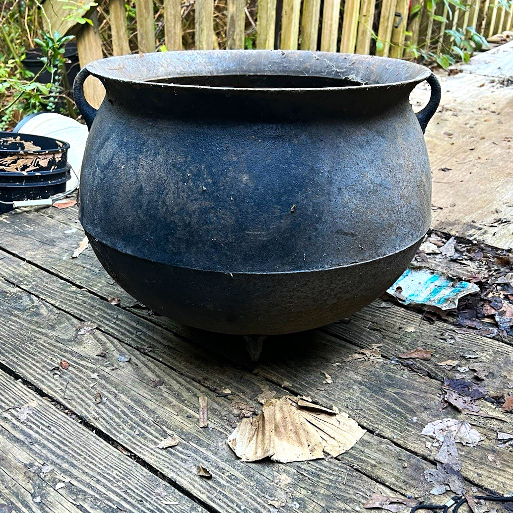 Large Cast Iron Cauldron Pot Kettle with Lid and Side Handles