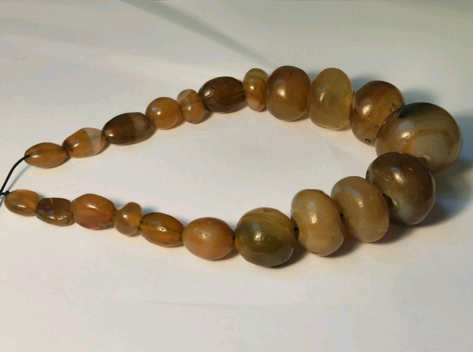 A BEAUTIFUL NECKLACE OF ANCIENT LARGE WESTERN ASIAN AGATE BEADS (165 gram)