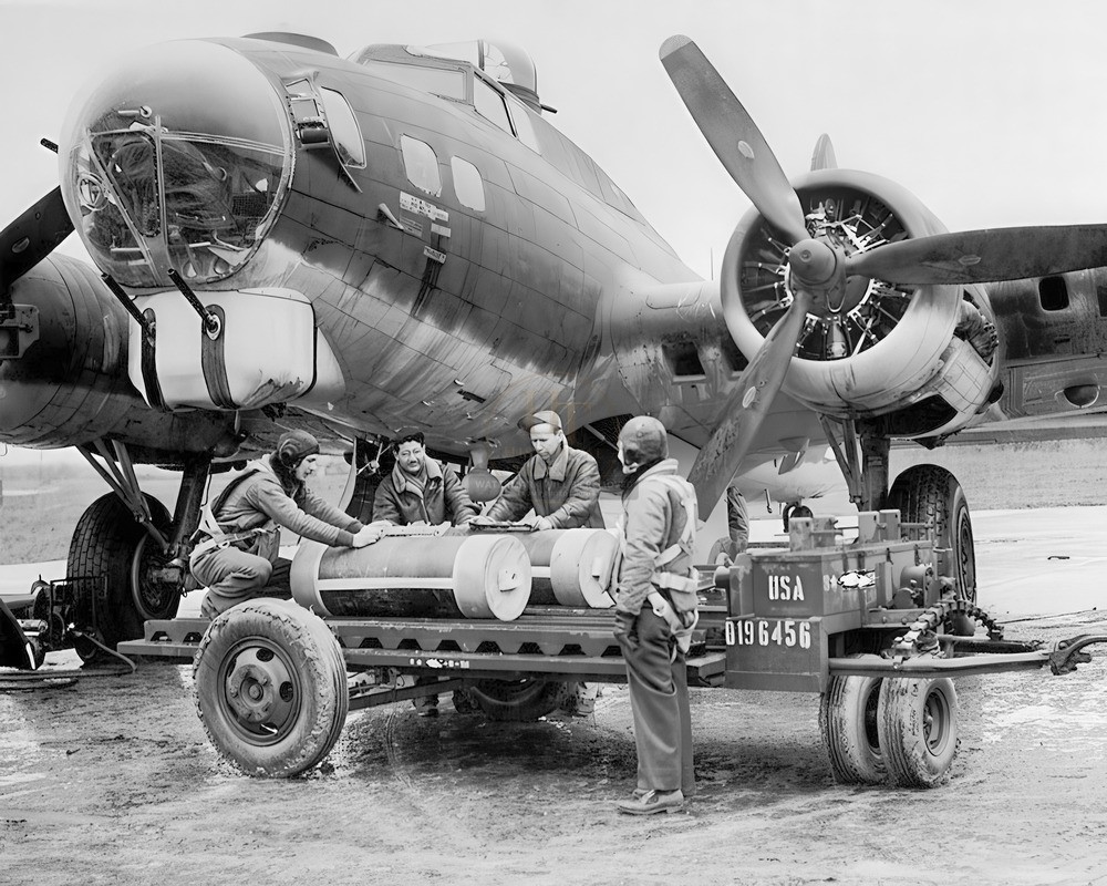 Ground Crew of a Boeing B-17 Flying Fortress WWII 8x10 Glossy Print HT41362047