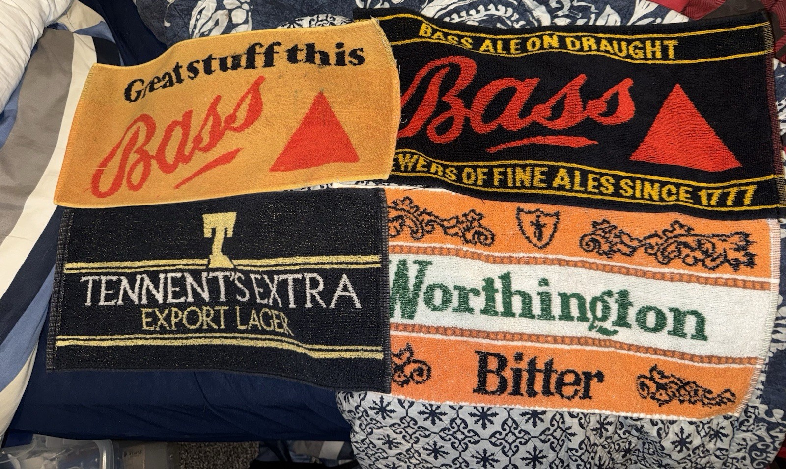 GROUP/LOT OF VINTAGE OLDER BAR TOWELS LOT OF 4 TOWELS BASS ALE WORTHINGTON