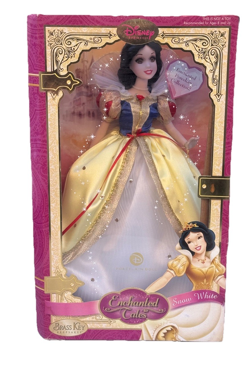 Disney Princess Enchanted 2007 Brass Key Porcelain Snow White Doll Vintage NEW