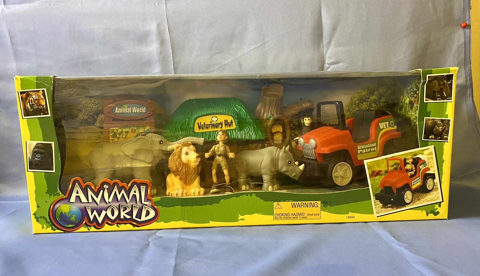 New Vintage Keenway  Animal World . Wild Life Care Center. Action  Toys Set