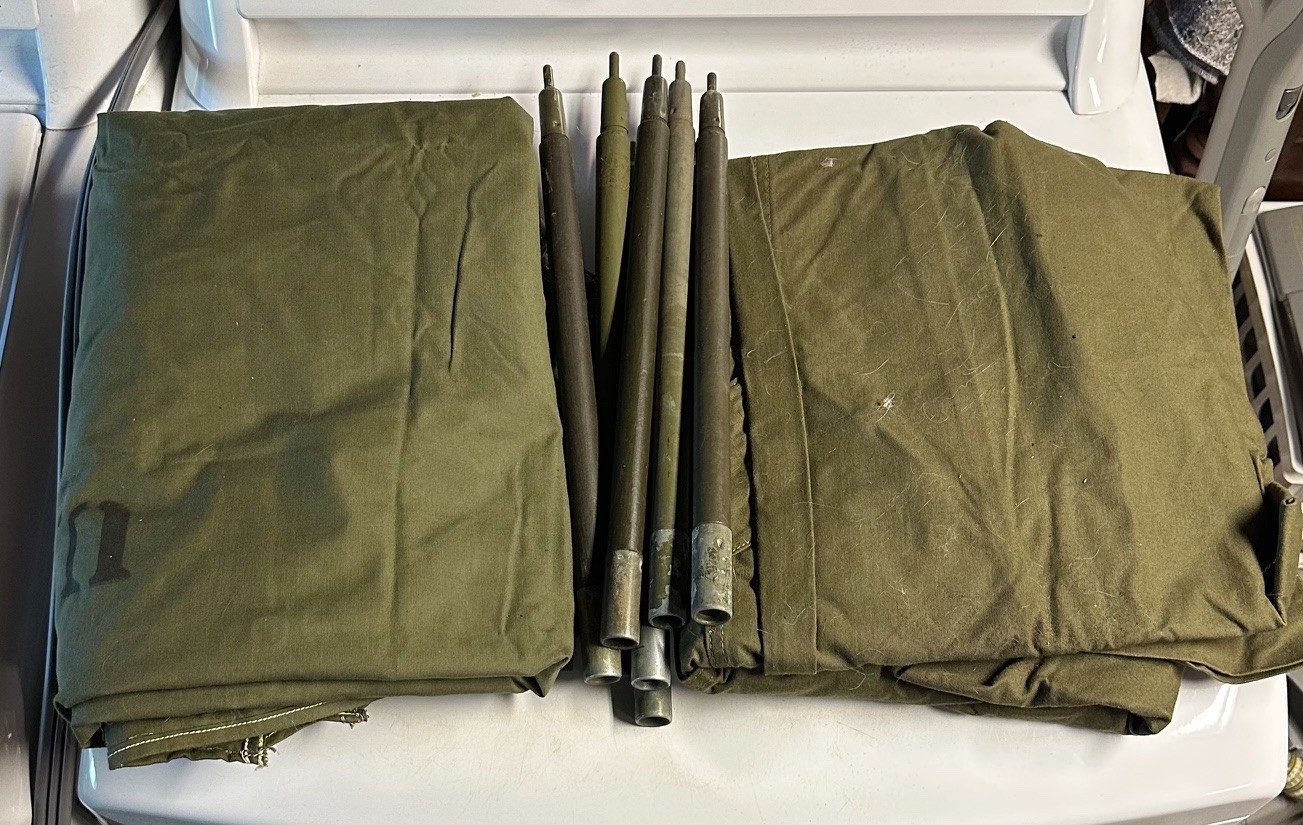 US ARMY SHELTER Pup Tent Complete with Poles 1945 Rainbow Garment Co. KOREAN WAR
