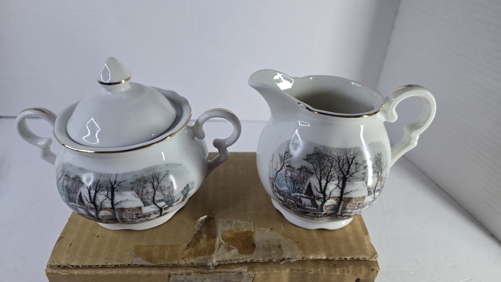 Avon Cream & Sugar Dish Awarded Exclusively to Avon Representatives - 1977 Japan Avon Cream & Sugar Dish Awarded Exclusively to Avon Representatives - 1977 Japan