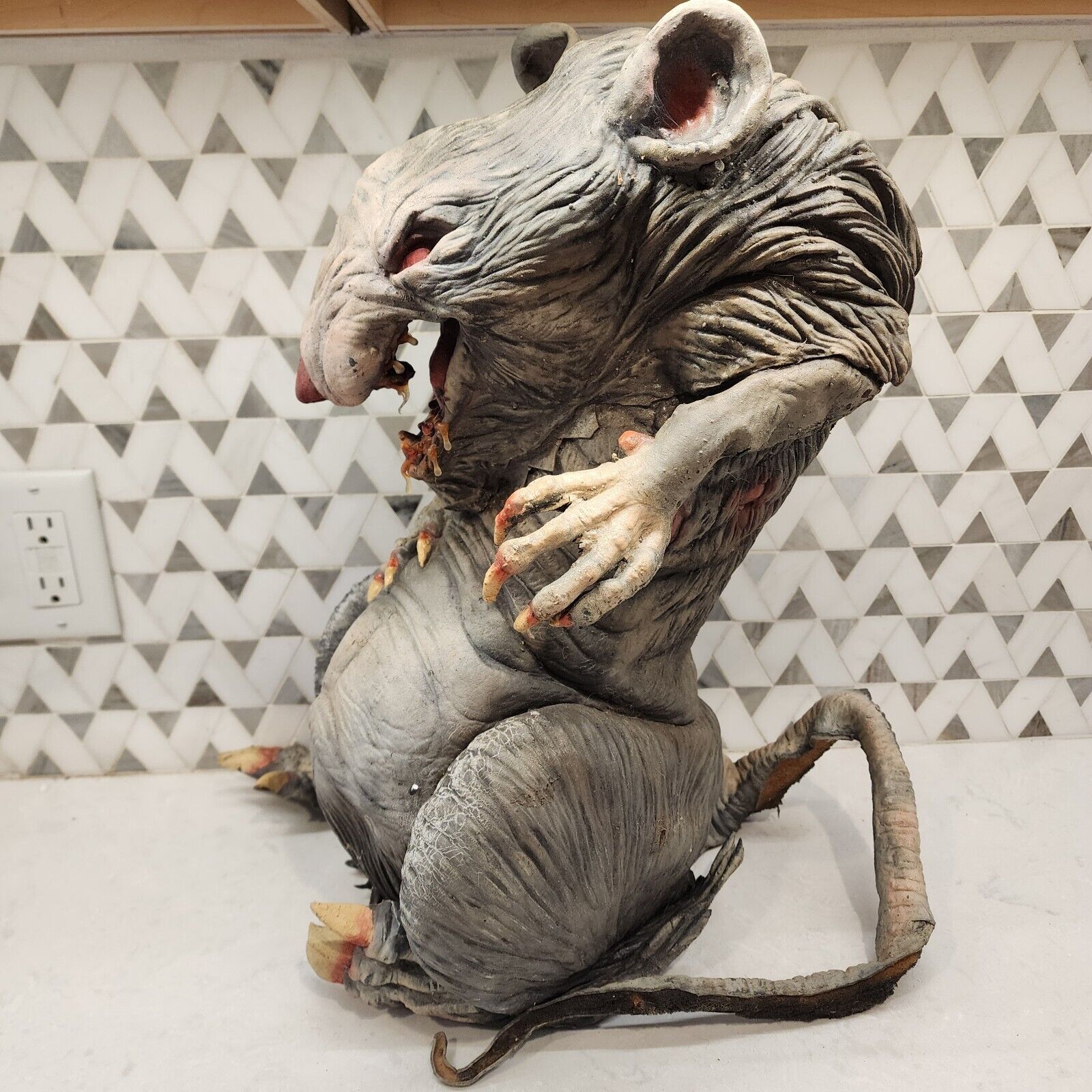 Halloween Prop Latex/Rubber Foam-Filled Large Rat. 18\