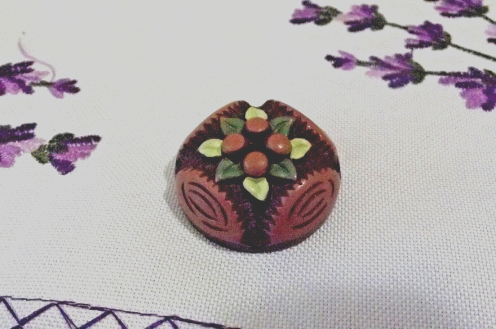 Vintage Contour Celluloid Button - Logs & Berries (3852)