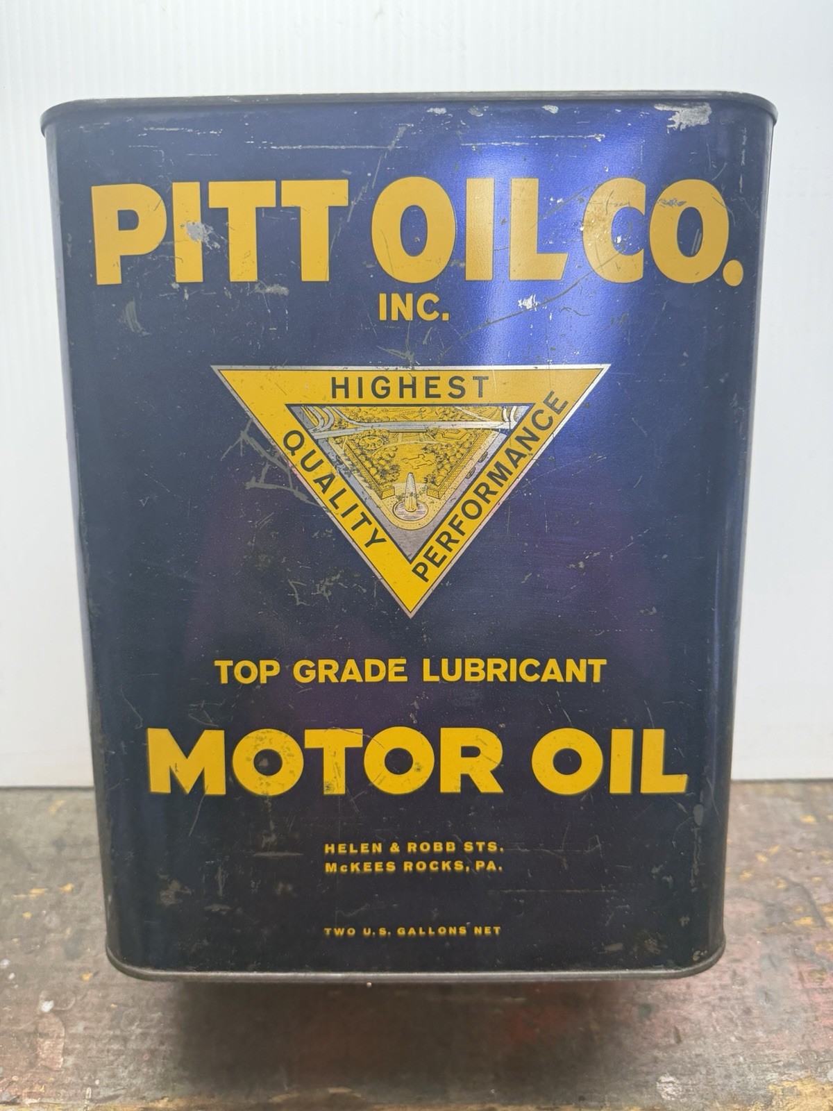 Vintage PITT OIL CO 2 Gal Motor Oil Can McKees Rocks Pa Hellen & Robb STS RARE Vintage PITT OIL CO 2 Gal Motor Oil Can McKees Rocks Pa Hellen & Robb STS RARE