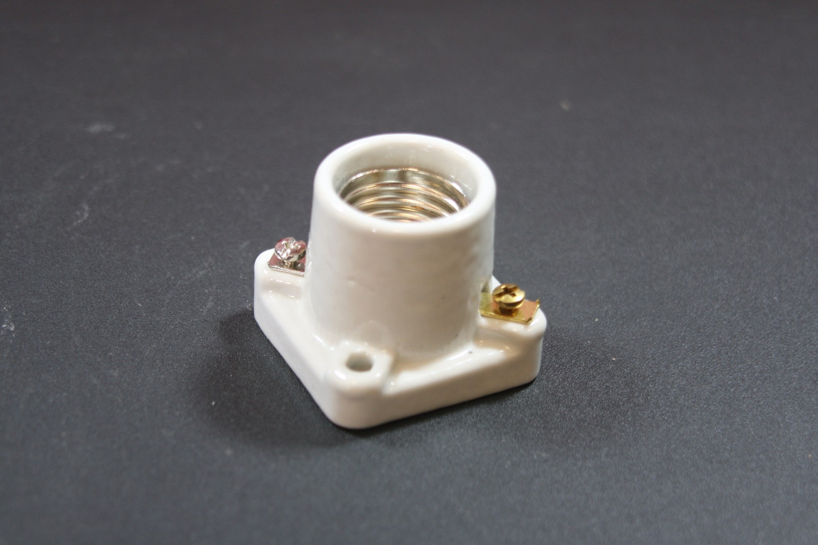 Glazed Porcelain Medium Base Pony Cleat Lamp Socket