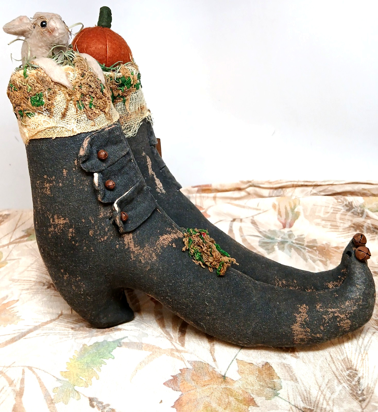 Pearson's Simply Primitive Halloween Witch's Boots w/ Mouse & Pumpkin Folk Art