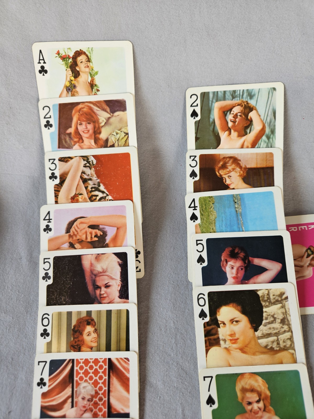 Vintage 1940s pinup girls playing cards: 53 cards Vintage 1940s pinup girls playing cards: 53 cards