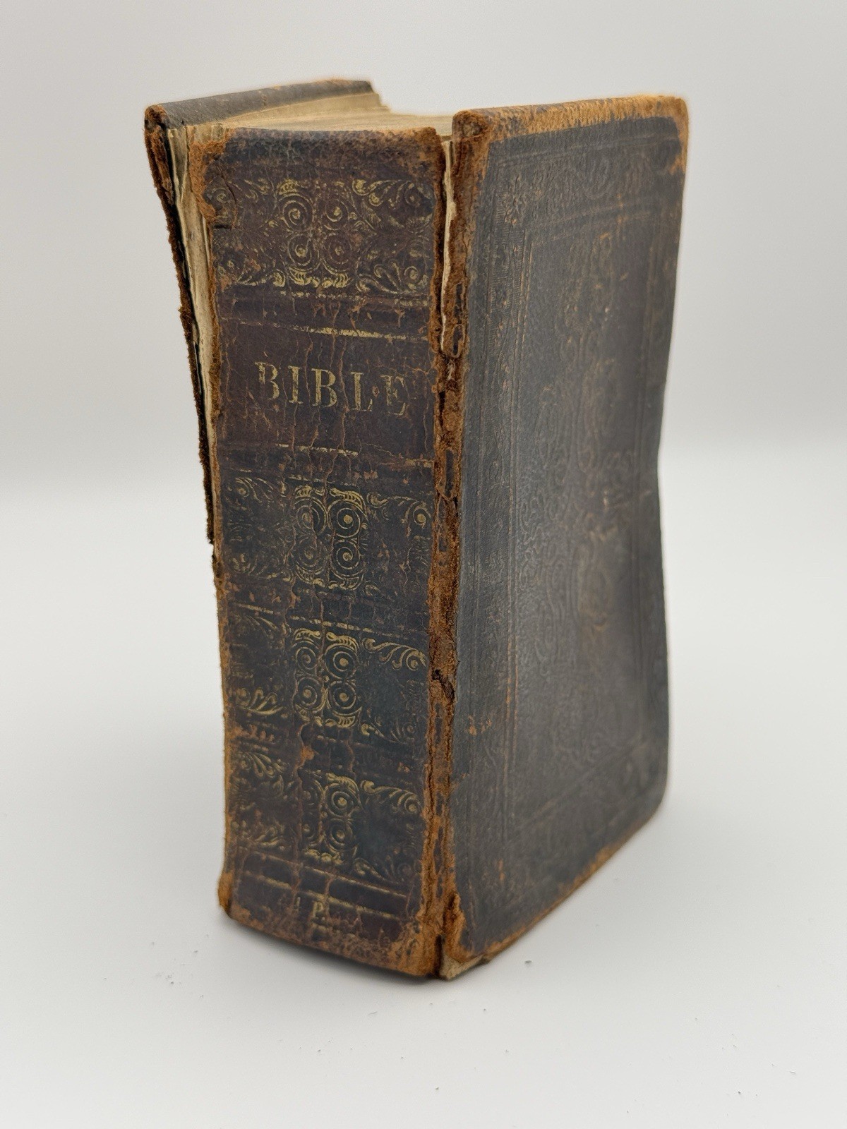 1844 Holy Bible KJV – S. Andrus & Son Hartford – Leather Pocket 32mo w/ Plates
