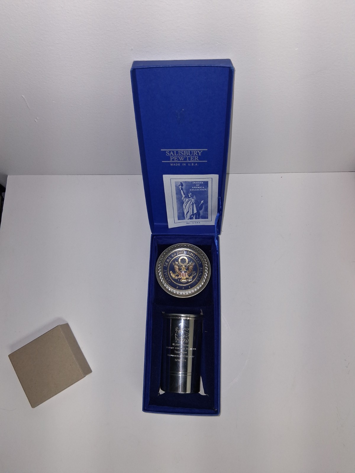 GREAT SEAL UNITED STATES PAPERWEIGHT PRESIDENT GLASS SALISBURY  PEWTER W/ HOLDER