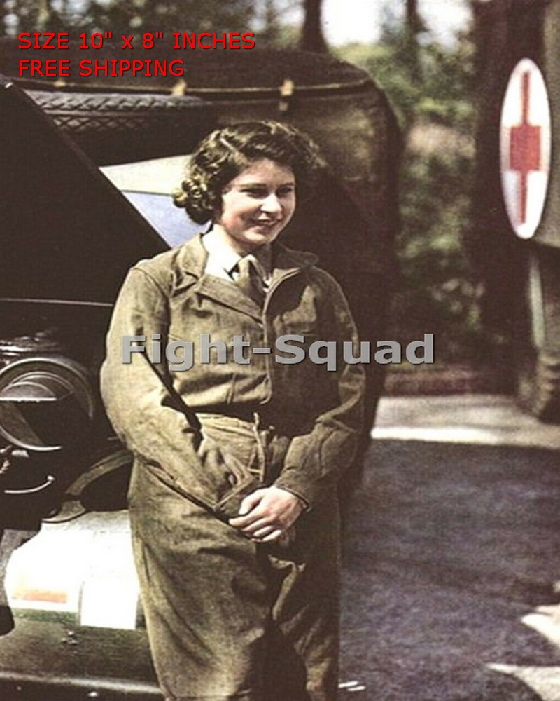 WW2 8x10 Photo medic woman at war O6106 WW2 8x10 Photo medic woman at war O6106