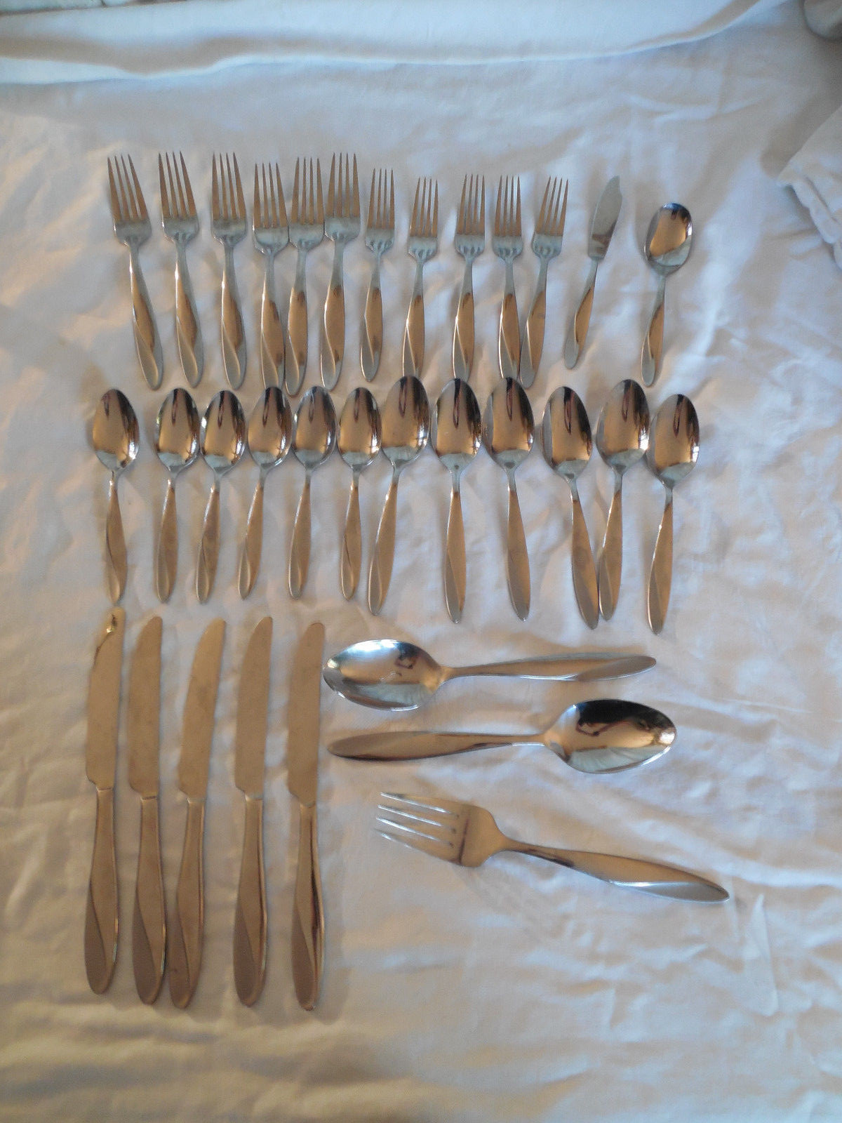 Oneida stainless flatware Simmer 18/0 frosted swirl 33pc