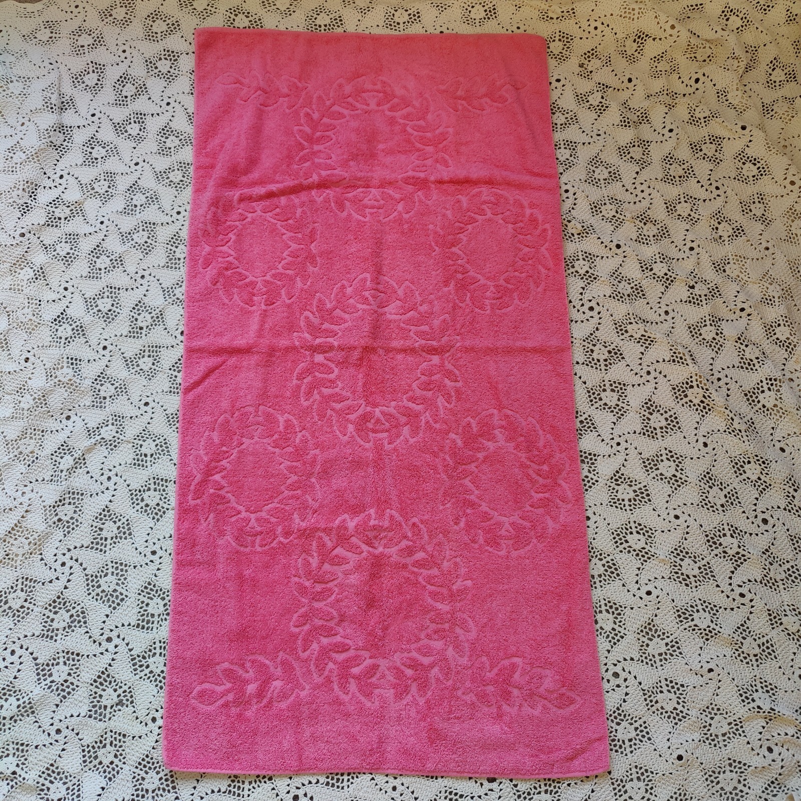 Vtg Cannon Bath Towel Hot Pink Sculptured 23x44